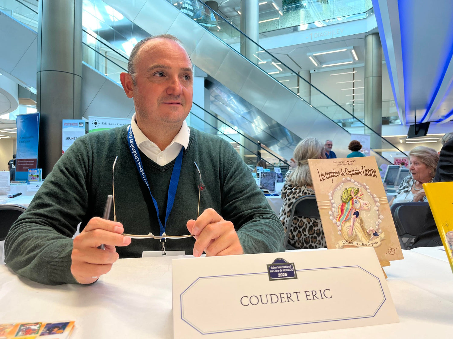 Eric Coudert en dédicace lors du Salon du Livre de Monaco 2025.