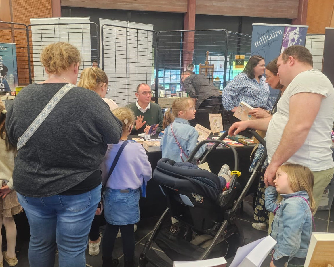 Eric Coudert en séance de dédicaces au Salon du Livre de Saint-Amand-les-Eaux.